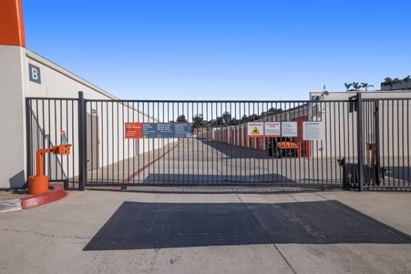 Facility photo: //images.sparefoot.com/medium/21530568920604a1665.jpg