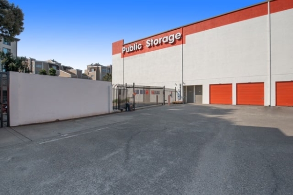Facility photo: //images.sparefoot.com/medium/2153066890b3f258851.jpg