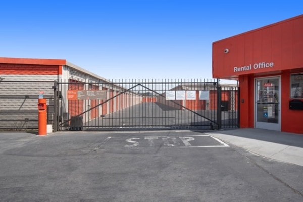 Facility photo: //images.sparefoot.com/medium/21531068e7b6cb83500.jpg