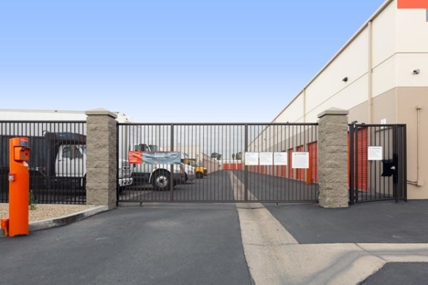 Facility photo: //images.sparefoot.com/medium/2153116877a7645966f.jpg