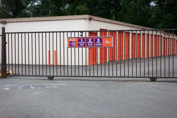 Facility photo: //images.sparefoot.com/medium/2153126910a5d3a4671.jpg