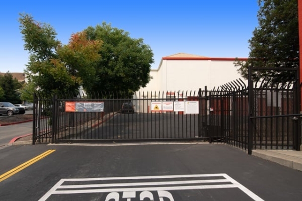 Facility photo: //images.sparefoot.com/medium/2153136953e2486b109.jpg