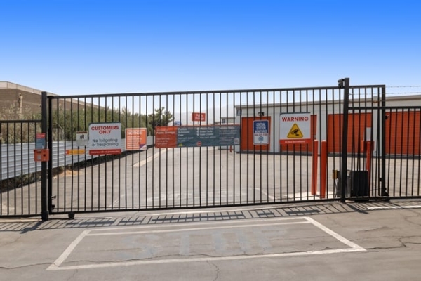 Facility photo: //images.sparefoot.com/medium/215316688383d464bb3.jpg
