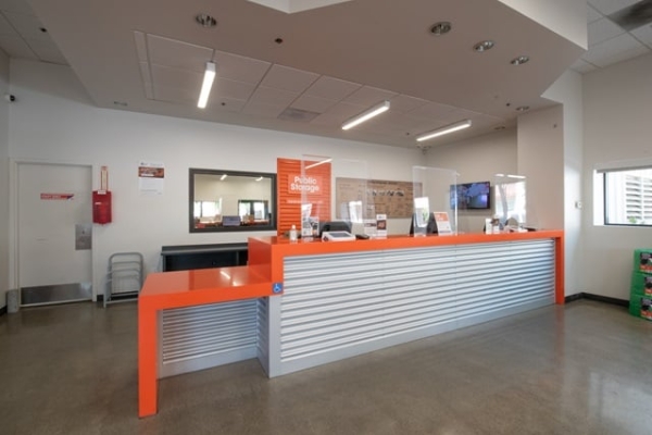 Facility photo: //images.sparefoot.com/medium/215323688e10add10fb.jpg