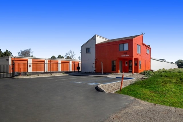 Facility photo: //images.sparefoot.com/medium/21532569738363a9909.jpg