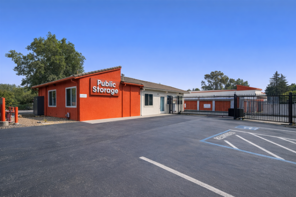 Facility photo: //images.sparefoot.com/medium/2153266a217a931e02b.jpg