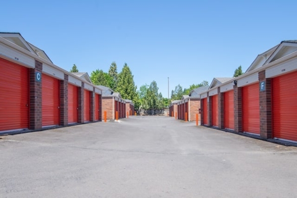 Facility photo: //images.sparefoot.com/medium/2153286878f8a0d606d.jpg