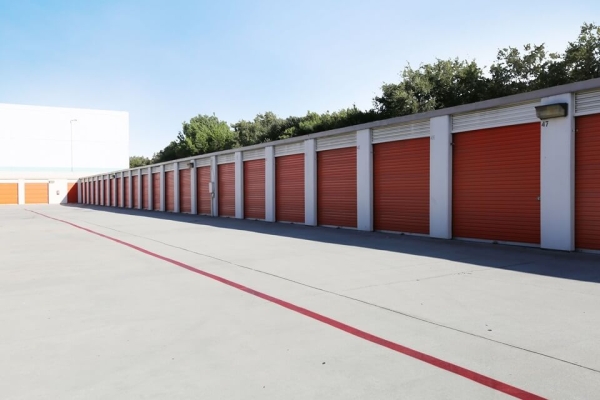Facility photo: //images.sparefoot.com/medium/2153296890b2fa4b11c.jpg