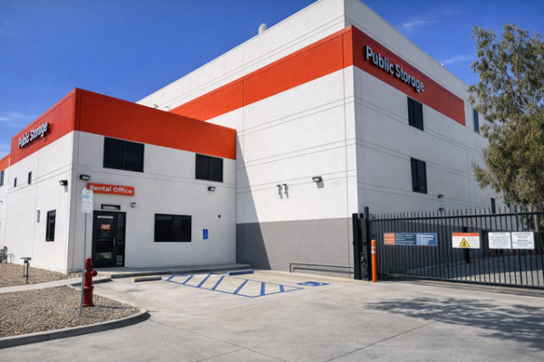 Facility photo: //images.sparefoot.com/medium/21532969e8cd7f04a2b.jpg