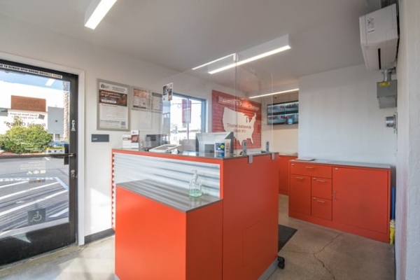 Facility photo: //images.sparefoot.com/medium/215331688f628b8217e.jpg