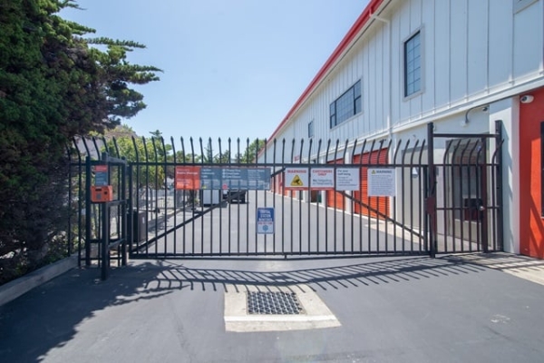 Facility photo: //images.sparefoot.com/medium/215333695d195f803ec.jpg