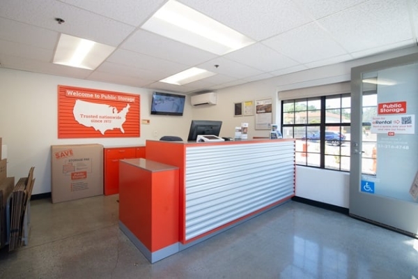 Facility photo: //images.sparefoot.com/medium/2153336a0c6bfe42605.jpg