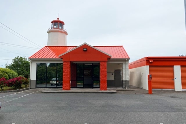 Facility photo: //images.sparefoot.com/medium/215334697a1e469e9f9.jpg