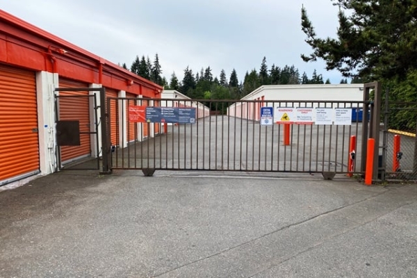 Facility photo: //images.sparefoot.com/medium/21533469f5fc2e7d87c.jpg