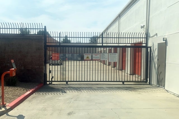 Facility photo: //images.sparefoot.com/medium/215335690dffe143725.jpg