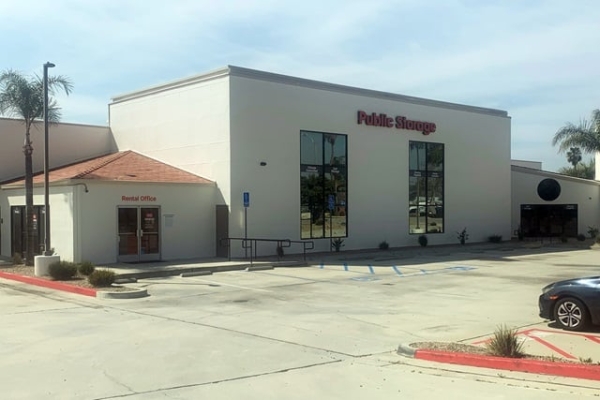 Facility photo: //images.sparefoot.com/medium/215335697f63f14107d.jpg