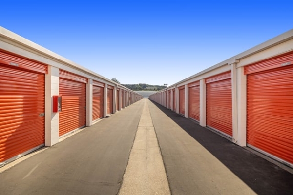 Facility photo: //images.sparefoot.com/medium/2153366884d54a204d9.jpg