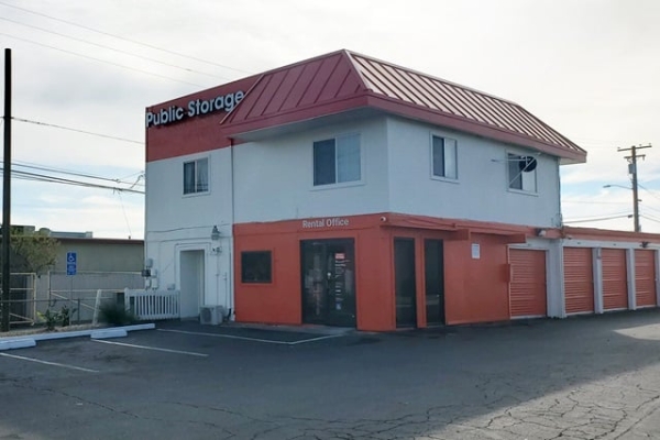 Facility photo: //images.sparefoot.com/medium/215339688cbed9ece47.jpg