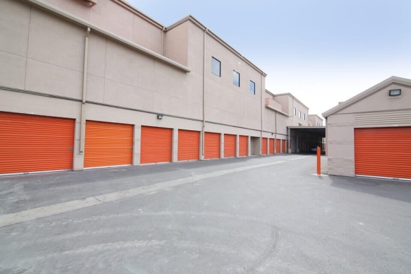 Facility photo: //images.sparefoot.com/medium/215340688f6240aa624.jpg
