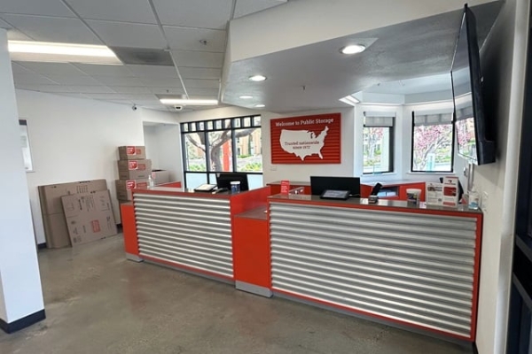 Facility photo: //images.sparefoot.com/medium/215340688f62418b612.jpg