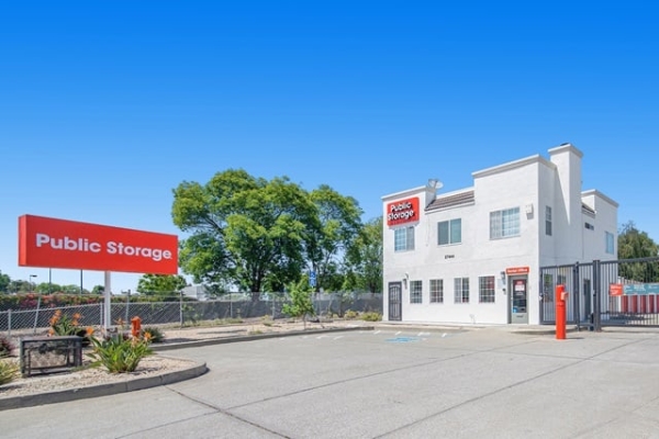Facility photo: //images.sparefoot.com/medium/215343688e10ef97524.jpg