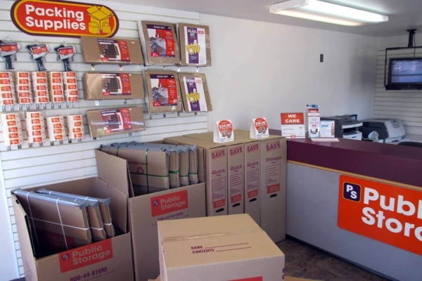 Facility photo: //images.sparefoot.com/medium/215344693834d6e5c7b.jpg