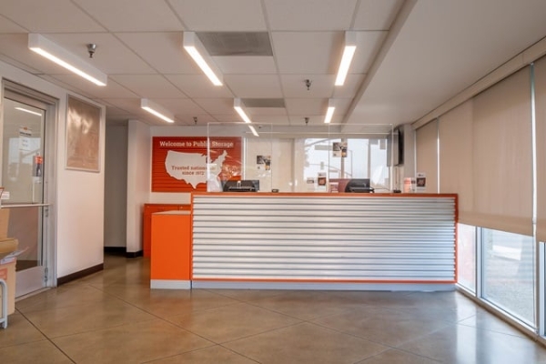 Facility photo: //images.sparefoot.com/medium/2153476890b44f767de.jpg