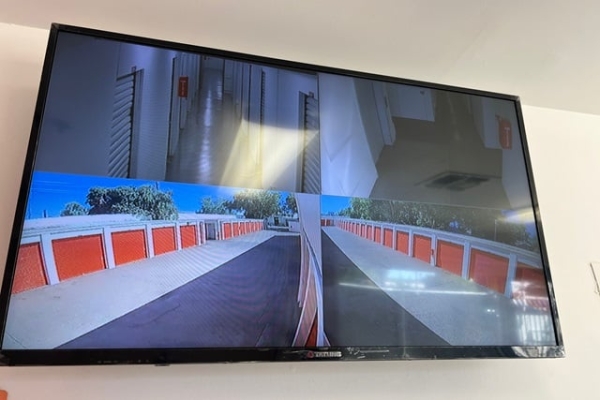 Facility photo: //images.sparefoot.com/medium/2153516953e1934809f.jpg