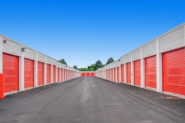 Facility photo: //images.sparefoot.com/medium/2153566877a6b565b31.jpg