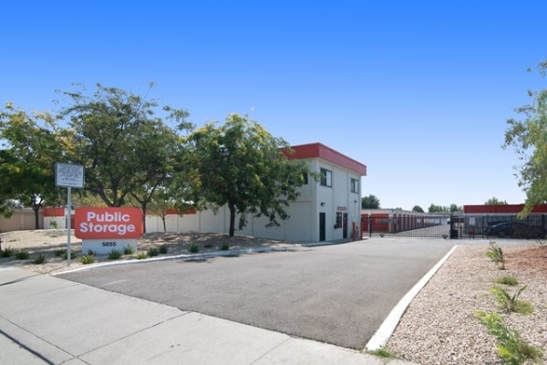 Facility photo: //images.sparefoot.com/medium/215357688f6294cc5b8.jpg