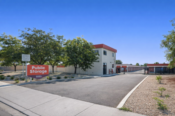 Facility photo: //images.sparefoot.com/medium/21535769f5fc6d26044.jpg