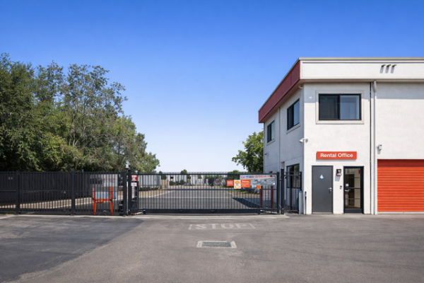 Facility photo: //images.sparefoot.com/medium/21535769f5fc70a6d94.jpg
