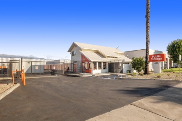 Facility photo: //images.sparefoot.com/medium/215359688a1bf97e756.jpg