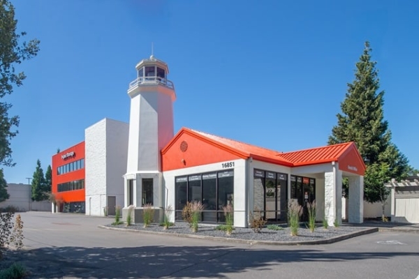Facility photo: //images.sparefoot.com/medium/215361688cbf34d16e7.jpg