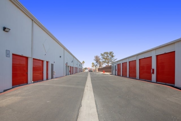 Facility photo: //images.sparefoot.com/medium/215363687cec9886f54.jpg