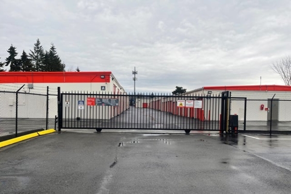 Facility photo: //images.sparefoot.com/medium/215365689c916df2370.jpg