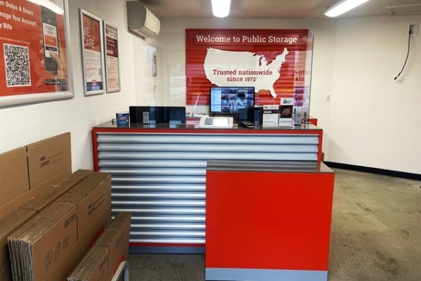 Facility photo: //images.sparefoot.com/medium/215365693c28e223b98.jpg