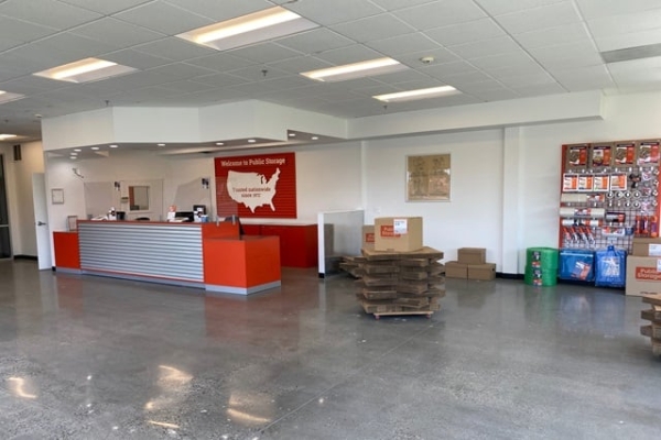 Facility photo: //images.sparefoot.com/medium/2153706878f84193f85.jpg