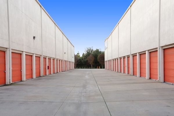Facility photo: //images.sparefoot.com/medium/21537169f5fc94bf41c.jpg