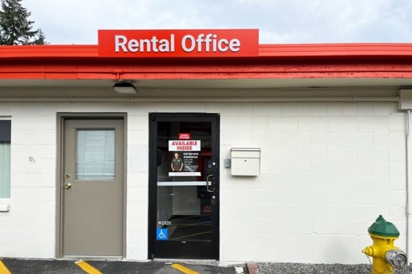 Facility photo: //images.sparefoot.com/medium/215375690f51a4714c5.jpg