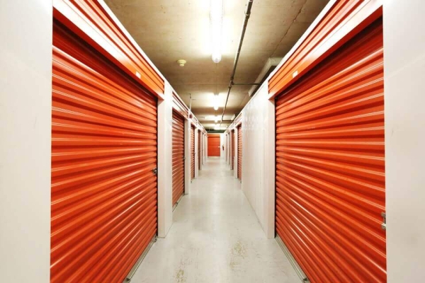 Facility photo: //images.sparefoot.com/medium/21537768c5708bc2502.jpg