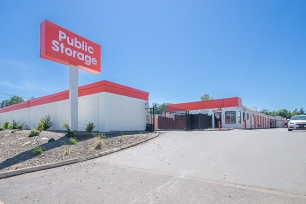 Facility photo: //images.sparefoot.com/medium/2153786877a779e49a3.jpg