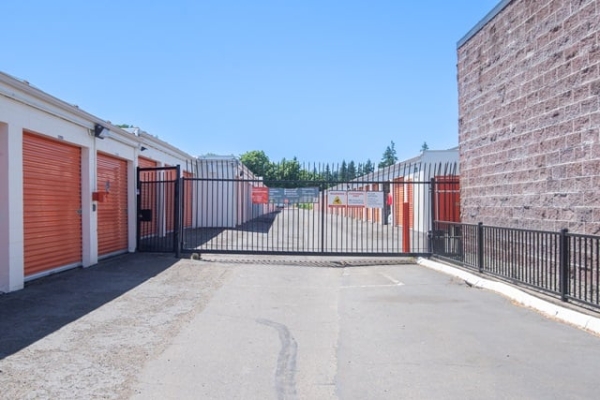 Facility photo: //images.sparefoot.com/medium/2153786877a77ce5e82.jpg