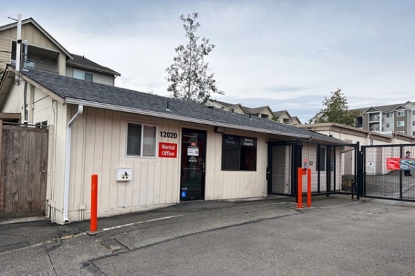 Facility photo: //images.sparefoot.com/medium/215379687cebf111704.jpg