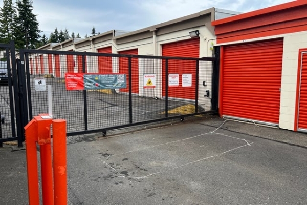 Facility photo: //images.sparefoot.com/medium/215379690366032ec98.jpg