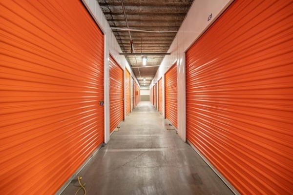 Facility photo: //images.sparefoot.com/medium/215380690a0c2b31887.jpg