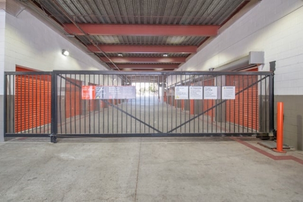 Facility photo: //images.sparefoot.com/medium/21538168e90c17db961.jpg