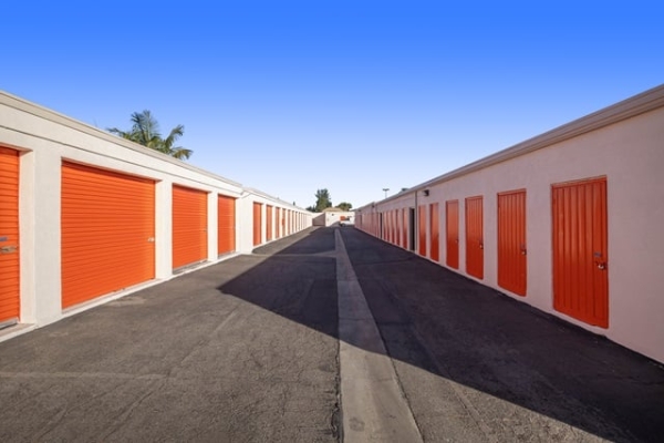 Storage Units at Public Storage - Inglewood - 10833 S Prairie Ave - 10833 S Prairie Ave