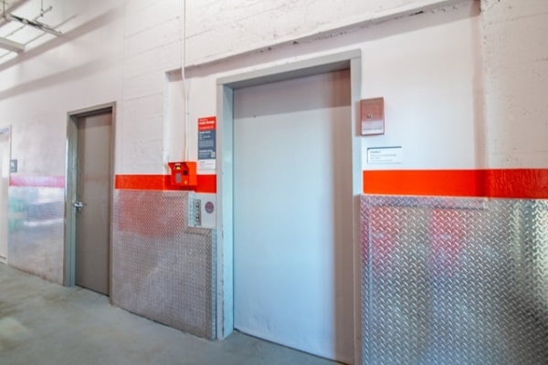 Facility photo: //images.sparefoot.com/medium/215385689c913ec86a1.jpg
