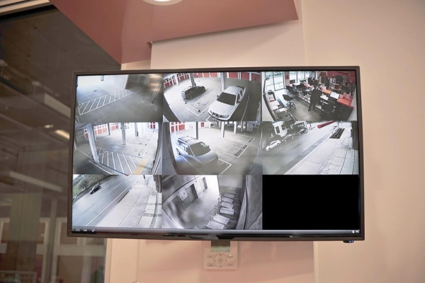 Facility photo: //images.sparefoot.com/medium/2153886915e9269910b.jpg